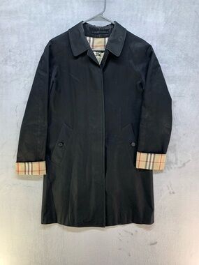 Burberry London womens Trench Coat Size 6R